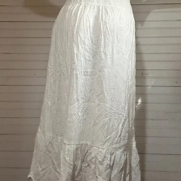 Shyanne White Lace Skirt - Picture 4 of 6